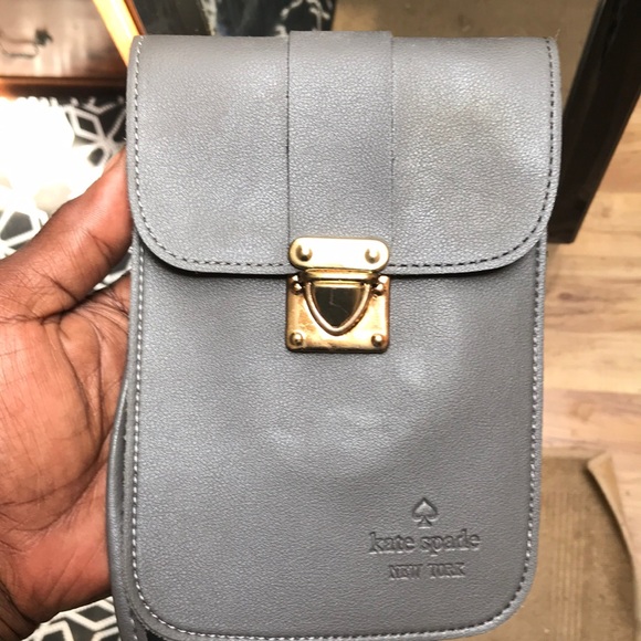 kate spade Handbags - Kate spade crossbody bag/ perfect for iPhone